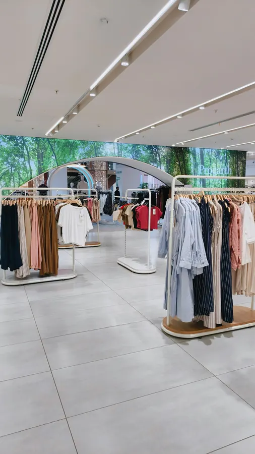 Retail & Services